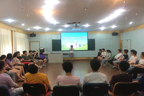 毕业心态调试专题讲座现场.jpg